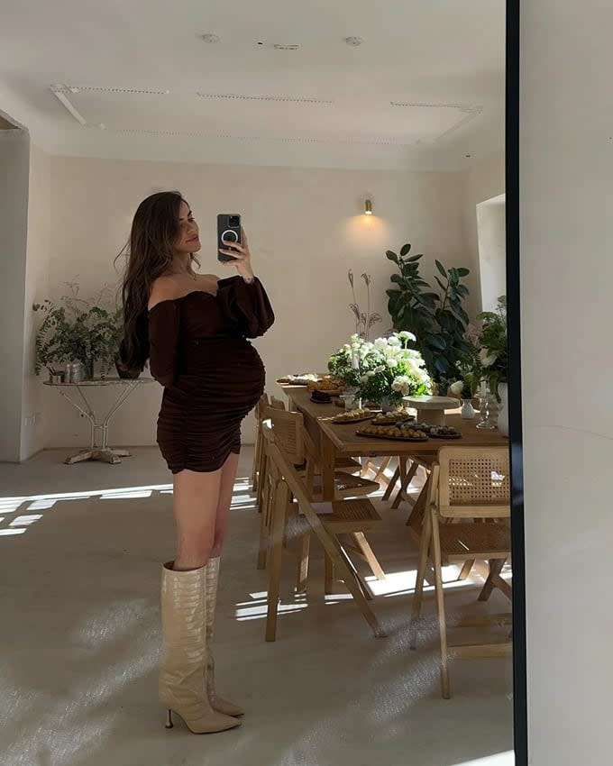  Violeta Mangriñán presumió de tripita en la baby shower de su hija Gia