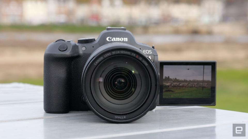 <p>Canon EOS R6 II mirrorless camera review</p>
