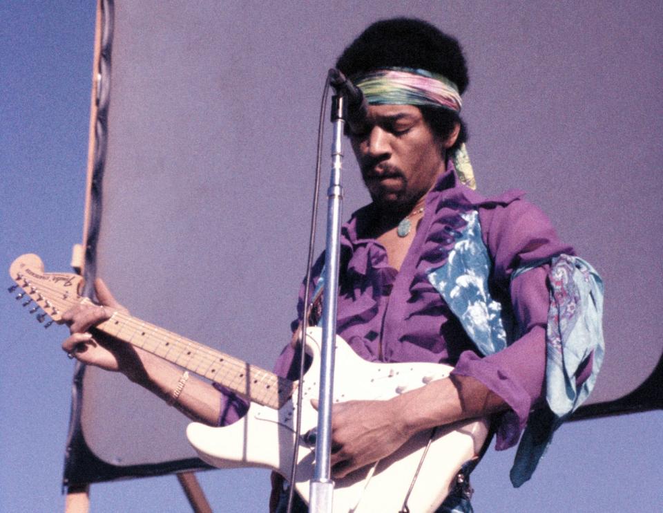 Jimi Hendrix (Bild) war Linkshänder und besaitete seine Gitarre einfach anders herum. Paul McCartney ist ebenfalls Linkshänder, genau wie Beatles-Kollege Ringo Starr. Der spielte sein Schlagzeug allerdings wie ein Rechtshänder. Im Gegensatz zu Phil Collins, der die Drums umstellte. (Bild: Sony)