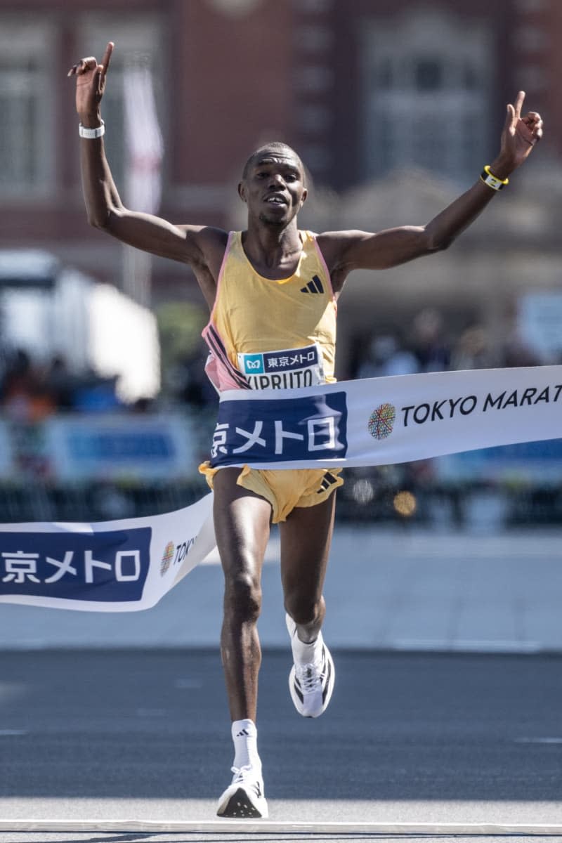 Kenya's Benson Kipruto wins the first place of men's marathon during the Tokyo Marathon 2024 in Tokyo. Pool/ZUMA Press Wire/dpa