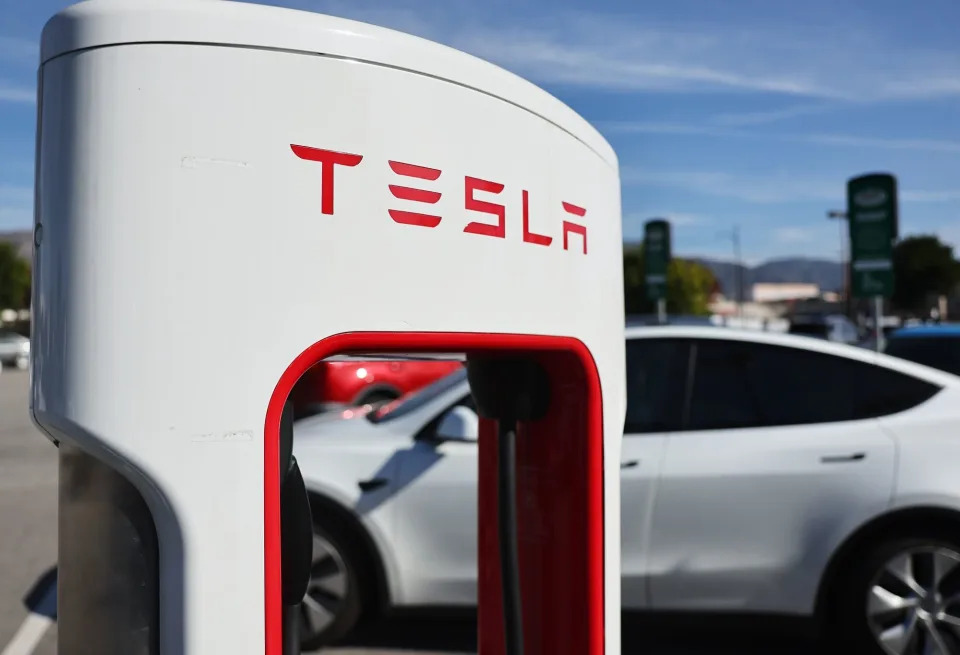 Musk Undercuts Tesla Chargers That Biden Lauded as ‘a Big Deal’