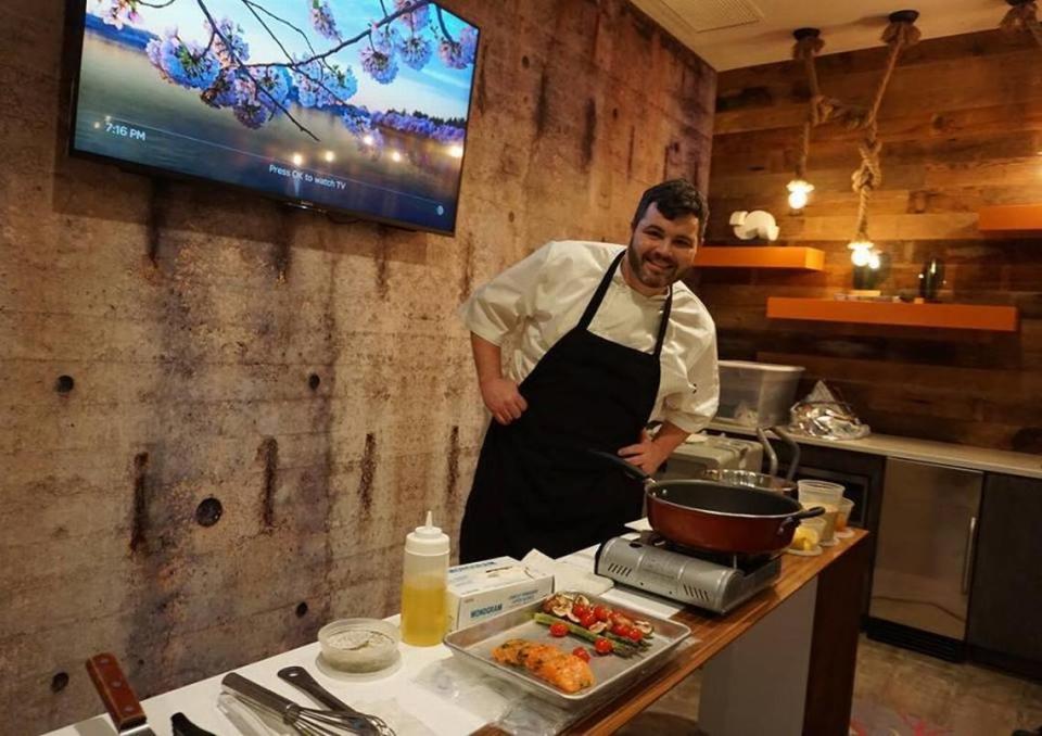 Al la Minute delivers meals that are made fresh and heat in the microwave in five minutes or less. Shown above is owner and executive chef Dan McHugh.