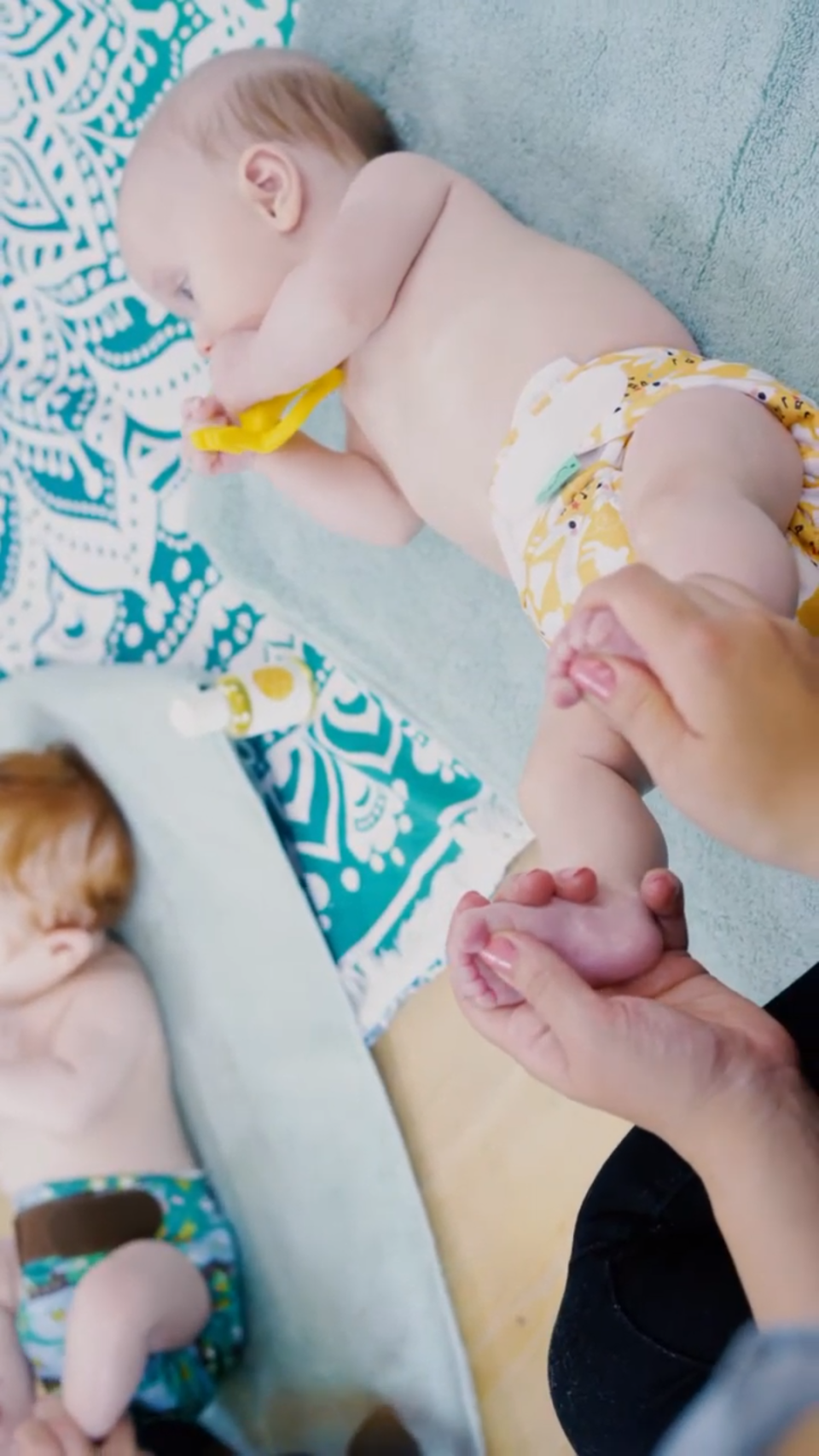 A great baby massage technique for a calm baby. (Sensory Land)