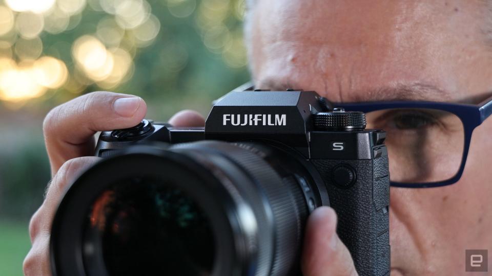 <p>Fujifilm X-H2S review</p>
