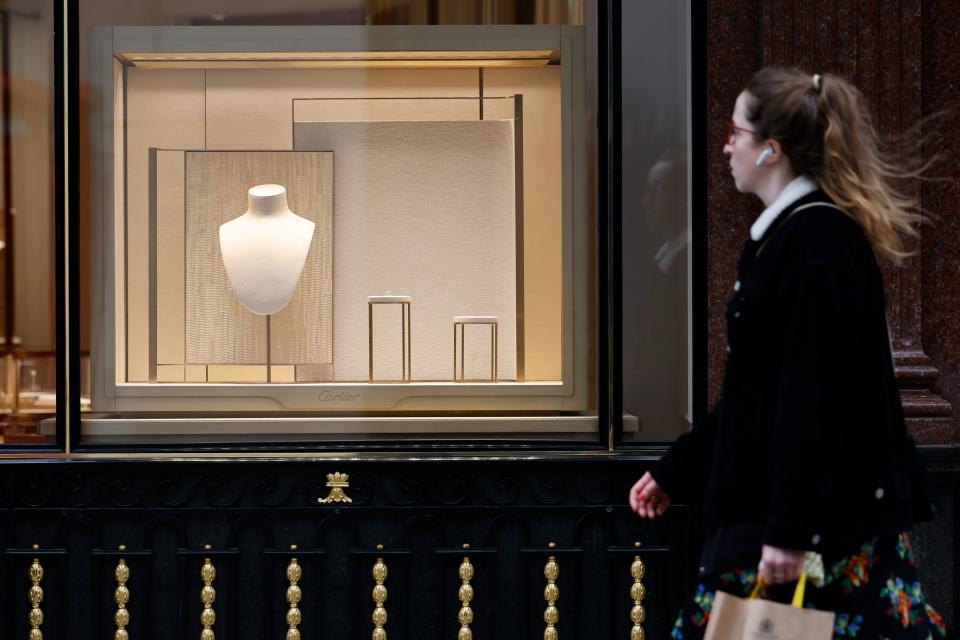A pedestrian passes a closed jewellery shop in the Mayfair area of central London. Photo: Tolga Akmen/AFP