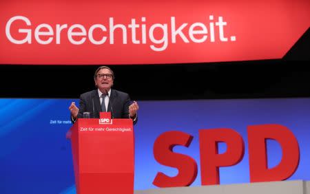 Former German Chancellor Gerhard Schroeder delivers his speech at the Social Democratic party (SPD) convention in Dortmund, Germany, June 25, 2017. REUTERS/Wolfgang Rattay