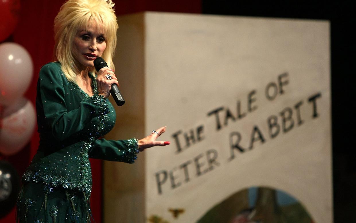 Dolly Parton entertains the audience