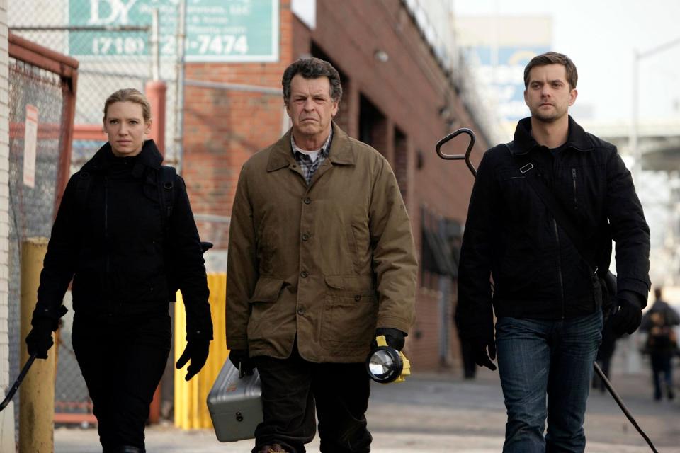 Olivia (Anna Torv), Walter (John Noble), and Peter (Joshua Jackson) on 'Fringe'