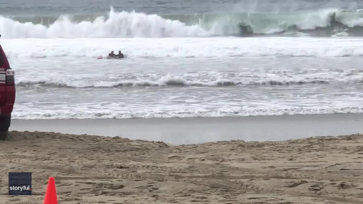 Beachgoers Rescued at San Diego Beach Day After Tsunami Waves - Yahoo Singapore News