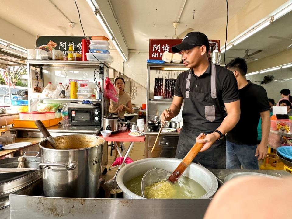 The workers helping Chan Yoke Pui have been with him for many years.