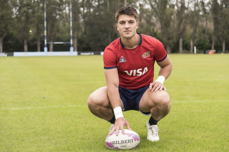 Con 195 centímetros y 105 kilogramos, Matteo es un portento físico; debió adaptar su cuerpo para pasar del rugby de 15 jugadores por conjunto al seven.