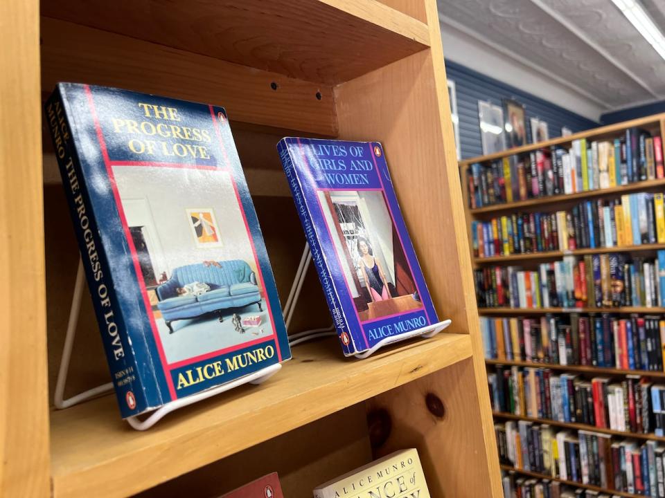 Attic Books in London, Ont., creates a special display of Alice Munro’s books shortly after news broke of her death.