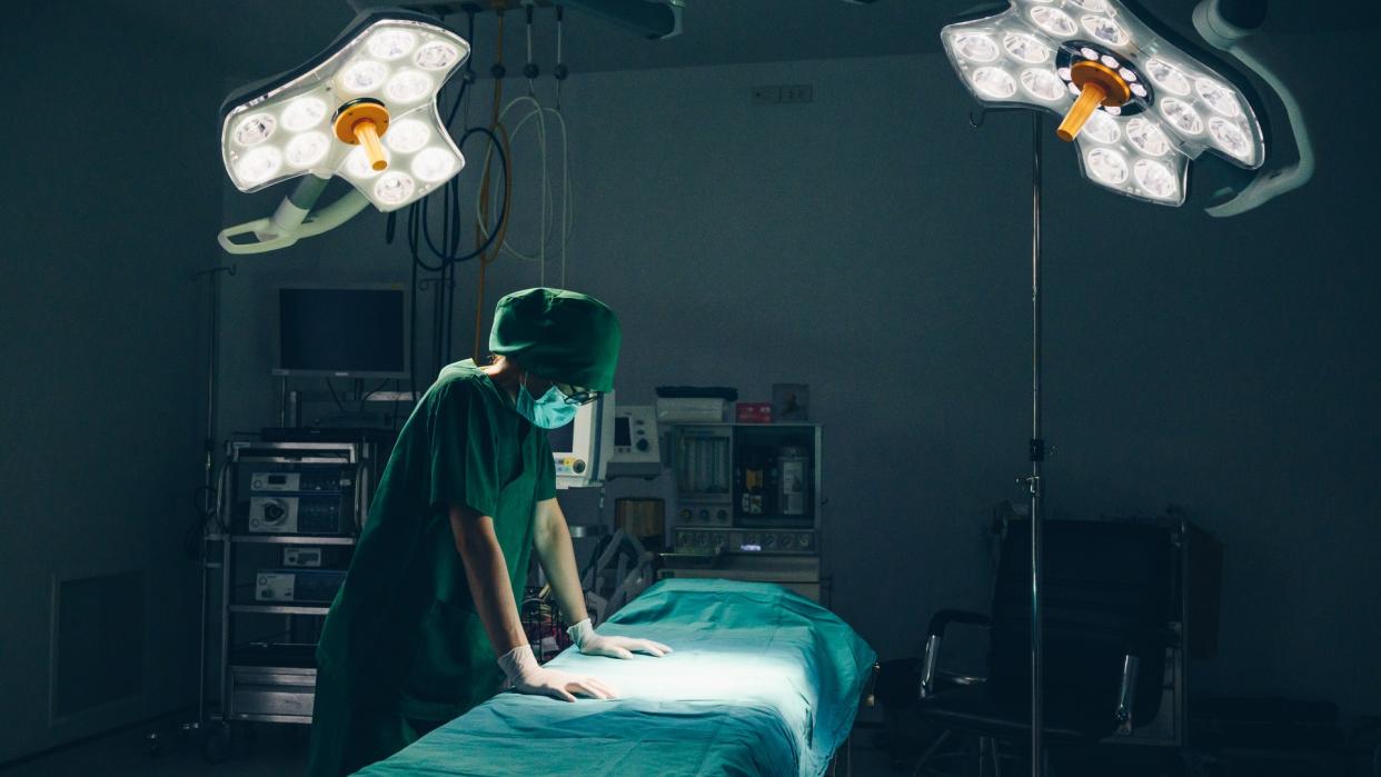  Healthcare worker standing in an operating room. 