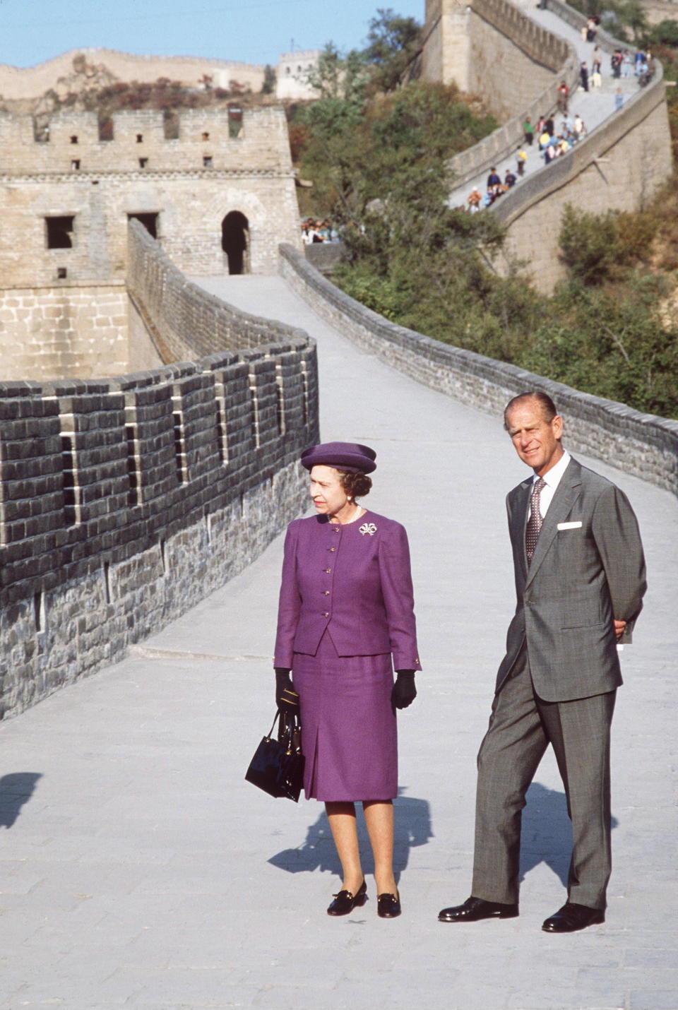 BADALING, CHINA - OCTOBER 14:  The Queen And Prince Philip Visiting The Great Wall Of China At Badaling Near Peking  (Photo by Tim Graham Photo Library via Getty Images)