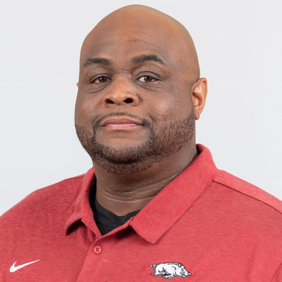 LSU has hired former Arkansas offensive line coach Brad Davis.