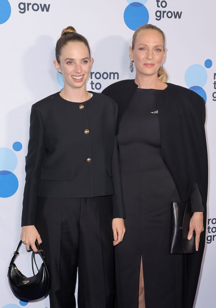 <p>Uma Thurman & Maya Hawke</p>