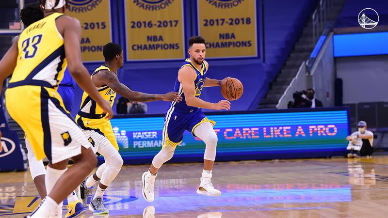 柯瑞（Stephen Curry）全場只進3顆三分球，勇士遭溜馬逆轉。（圖／翻攝自勇士推特）