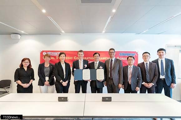 ▲台灣中油與施蘭卜吉公司簽署全球戰略合作框架協議，未來將在能源、數位轉型與碳中和等領域相互合作。
