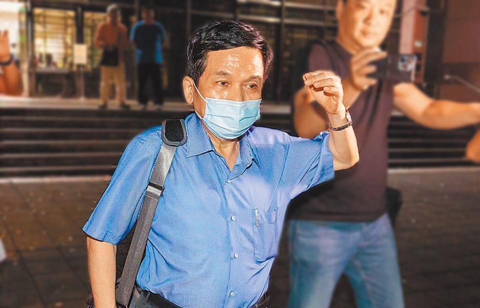 台北市政府都發局前局長黃景茂（左）14日以500萬元交保，限制出境、出海、住居；黃花數小時籌齊交保金後才離開北檢。（資料照／郭吉銓攝）