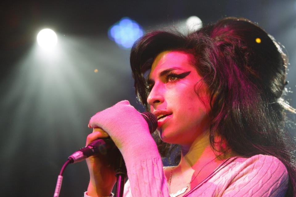 British soul singer Amy Winehouse performs during her concert at the Volkshaus in Zurich, Switzerland, Thursday Oct. 25, 2007.   (AP Photo/Keystone, Steffen Schmidt)