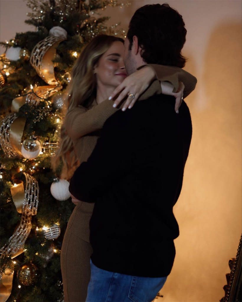 Bachelor Nation Amanda Stanton Is Engaged to Boyfriend Michael Fogel 2