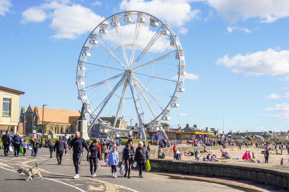 holiday  Troon, UK. 07th Apr, 2023. On Easter Friday, the first day of the Easter holiday weekend, the warm and sunny weather attracted some people to the beach. Credit: Findlay/Alamy Live News