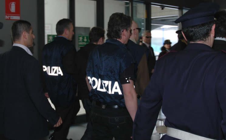 Per la prima volta il concorso è aperto anche ai civili. Si aspetta solo la pubblicazione in Gazzetta Ufficiale, ma il concorso 2017 per la Polizia di Stato si farà.