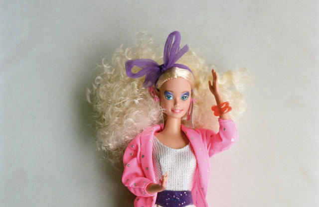 Il y a elle, et le reste du monde »… Barbie, plus de soixante ans d'un  règne sans partage