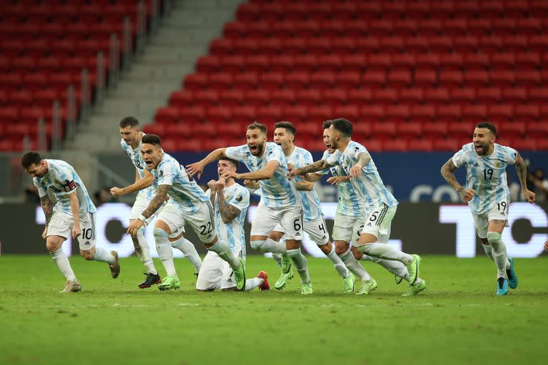 El festejo argentino luego de vencer en la tanda de penales a Colombia por la Copa América 2021