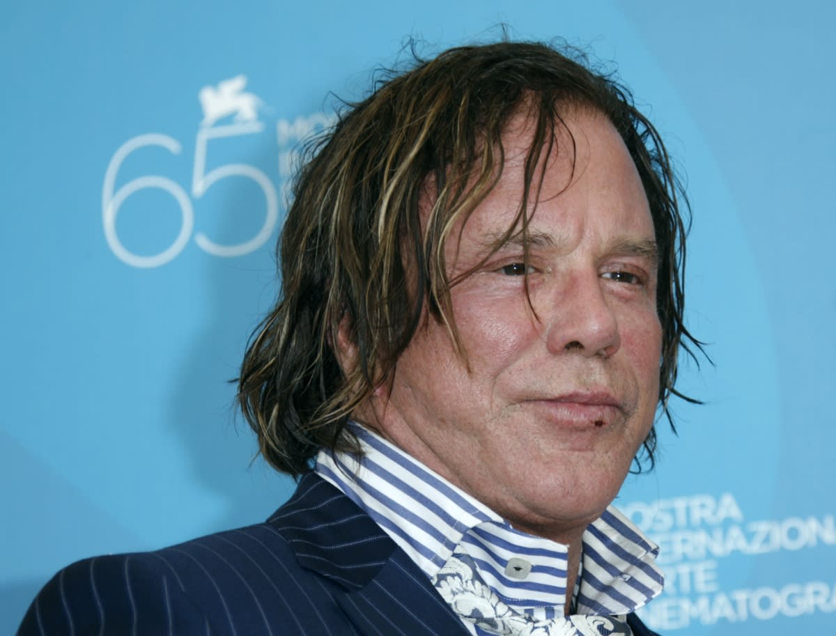 We could see Mickey Rourke back in the boxing ring before the end of the year, apparently. (Getty)