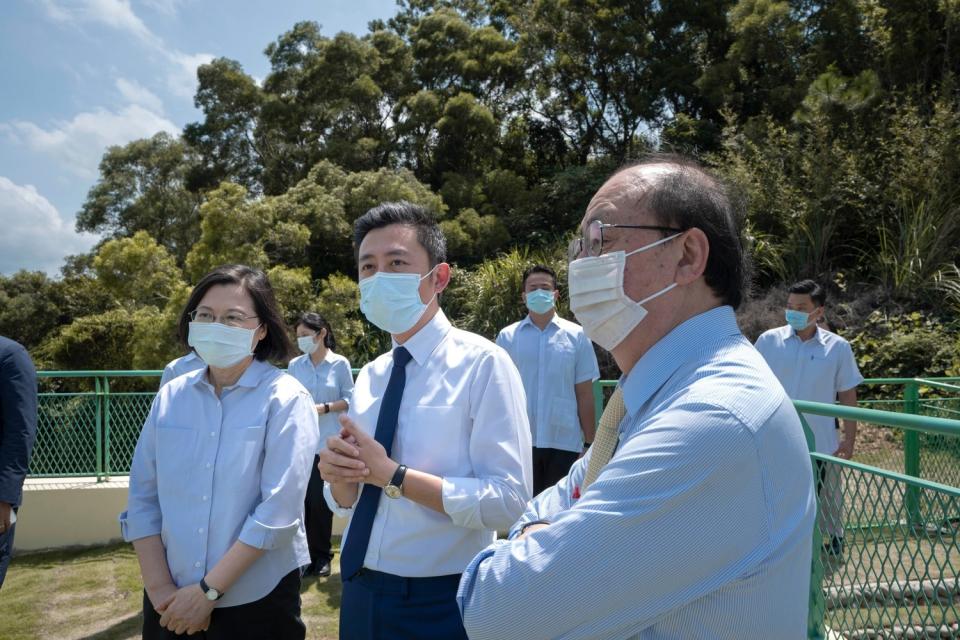 柯建銘(右)、林智堅(中)和蔡英文。   圖：翻攝自柯建銘臉書