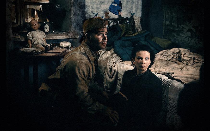 This image released by Sony Pictures shows Philippe Reinhardt, left, and Mariya Smolnikova in a scene from "Stalingrad." (AP Photo/Sony Pictures)