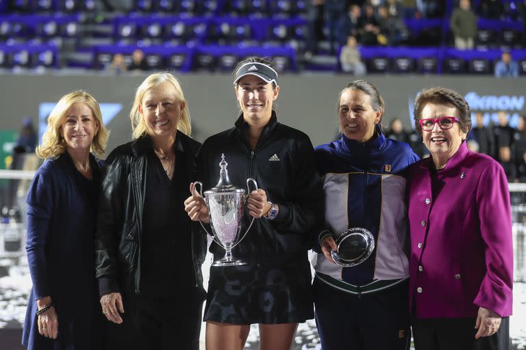 Compañía de lujo para Garbiñe Muguruza: Chris Evert, Martina Navratilova (embajadoras de la WTA), su entrenadora Conchita Martínez y la legendaria Billie Jean King