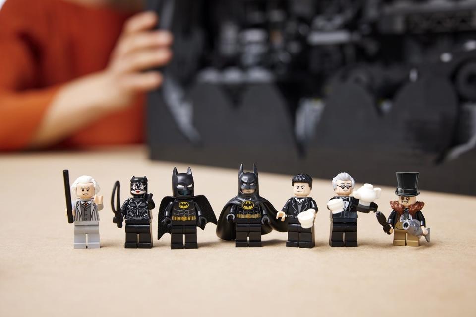 Batman Returns Batcave Shadow Box set all minifigures.