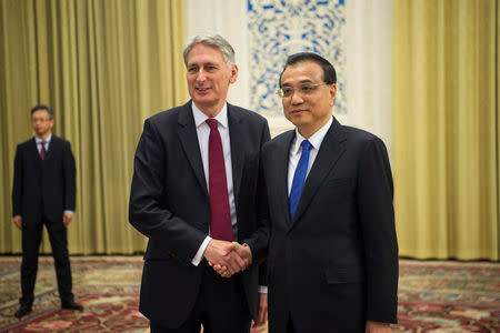 China's Premier Li Keqian (R) meets Britain's Chancellor of the Exchequer Philip Hammonds at the Great Hall of the People in Beijing, China December 15, 2017. REUTERS/Fred Dufour/Pool