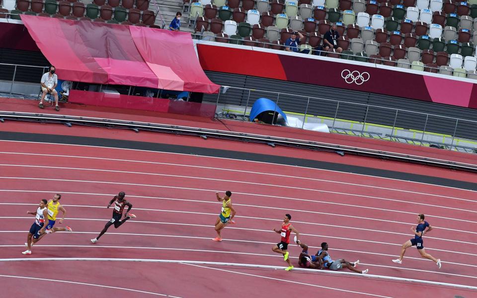 Both men are forced to watch their rivals charge towards the finish - GETTY IMAGES