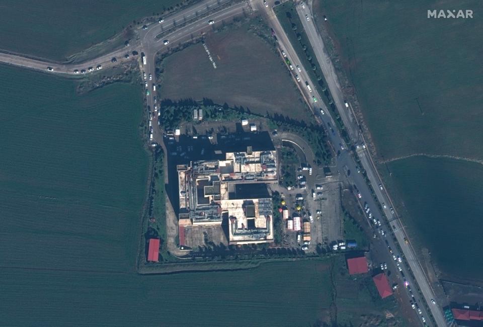 Islahiye hospital with emergency tents after earthquake. (Satellite image ©2023 Maxar Technologies.)