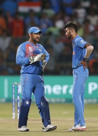 Cricket - India v Bangladesh - World Twenty20 cricket tournament - Bengaluru, India, 23/03/2016. India's captain and wicketkeeper Mahendra Singh Dhoni (L) speaks with his teammate Hardik Pandya. REUTERS/Danish Siddiqui