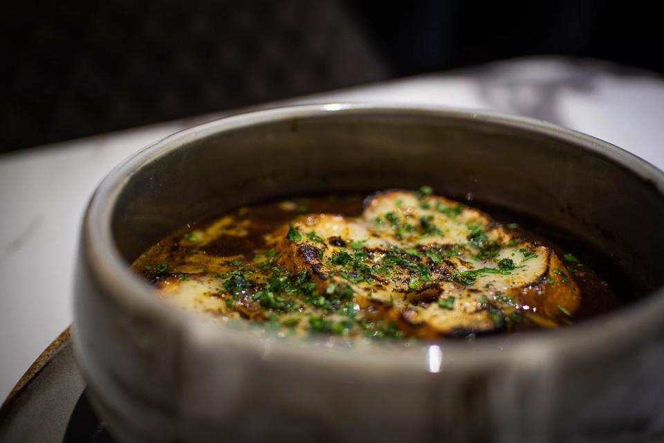 Onion Soup (PHOTO: Zat Astha/Yahoo Lifestyle SEA)