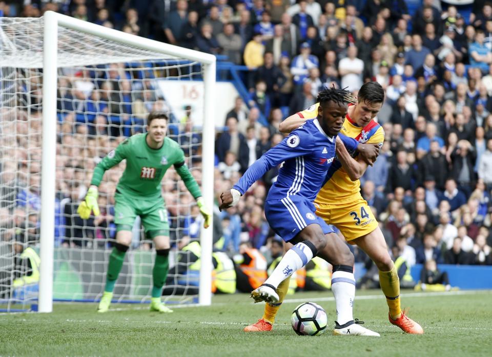 <p>Chelsea’s Michy Batshuayi, center, shields the ball from Crystal Palace’s Martin Kelly, right, during their English Premier League soccer match between Chelsea and Crystal Palace at Stamford Bridge </p>