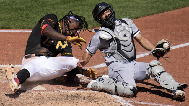 Pirates' Oneil Cruz Suffers Apparent Leg Injury vs. White Sox