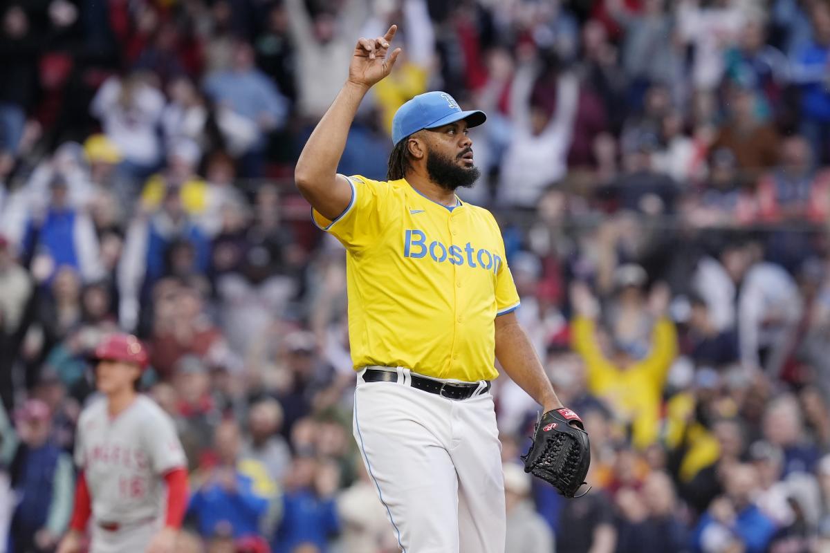 Red Sox reliever Kenley Jansen criticizes 'embarrassing' quality of baseballs.