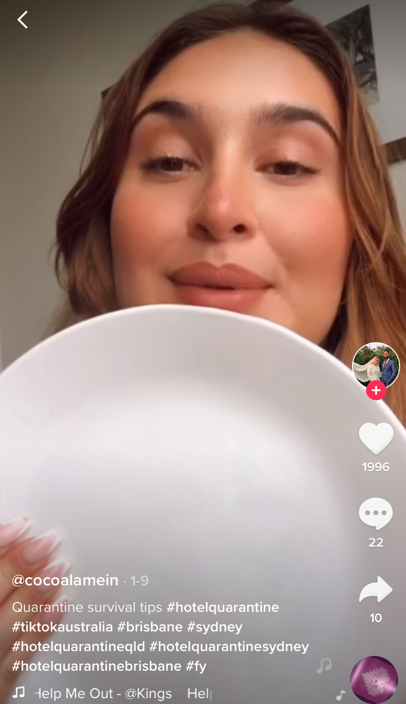 TikToker Cocoalamein holding a white plate