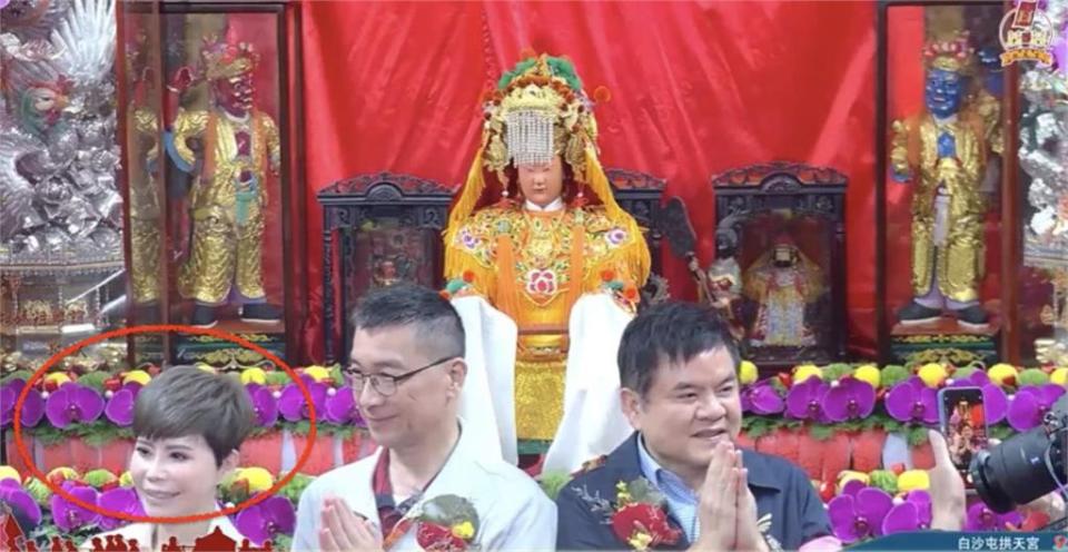 2大咖闖「白沙屯媽祖起駕」直播！她虔誠祈福「保庇天后」曝第一次摸