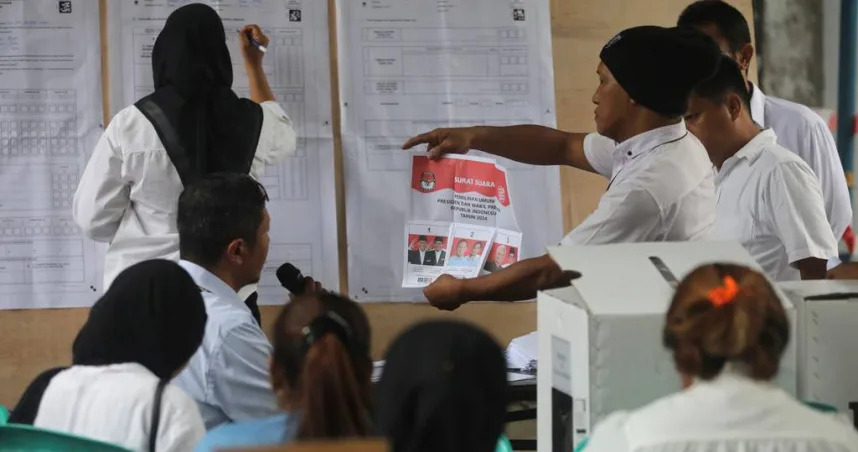 印尼14日舉行大規模選舉，共造成約71為選務人員過勞死。（圖／美聯社）