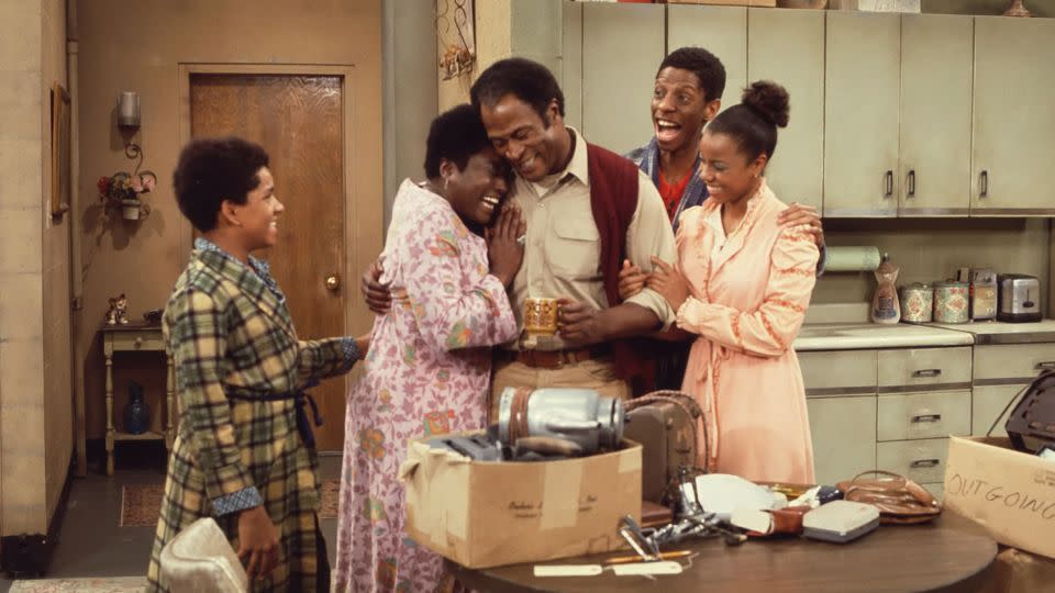 John Amos, Ralph Carter, Esther Rolle, BernNadette Stanis, and Jimmie 'JJ' Walker in "Good Times." (1974) - Tandem Productions