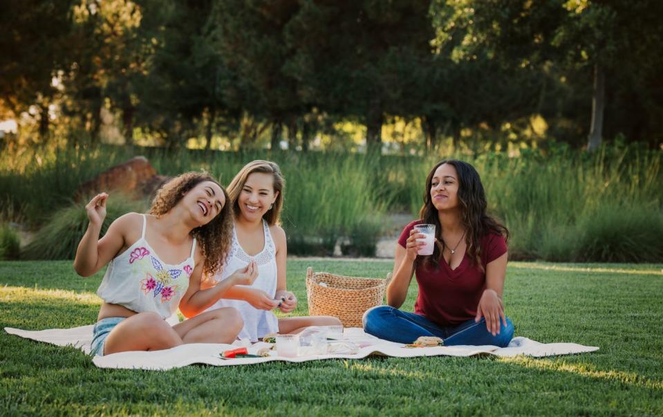 teen girl picnic