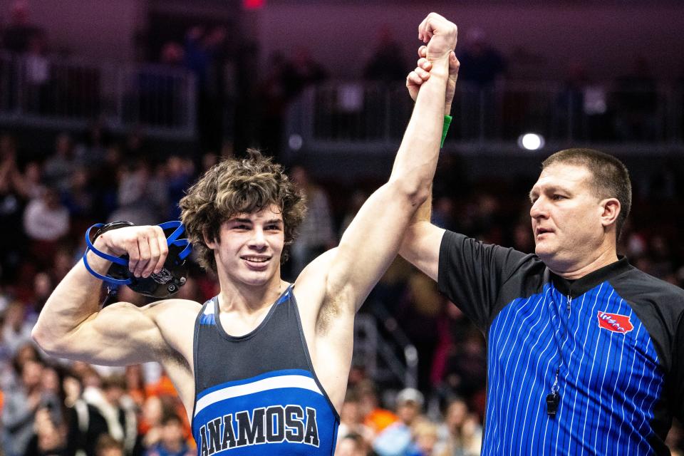 Anamosa's Austin Scranton defeats Roland-Story's Hesston Johnson in the 175-pound championship match during the Class 2A finals of Iowa high school state wrestling at Wells Fargo Arena on Feb. 17 in Des Moines.