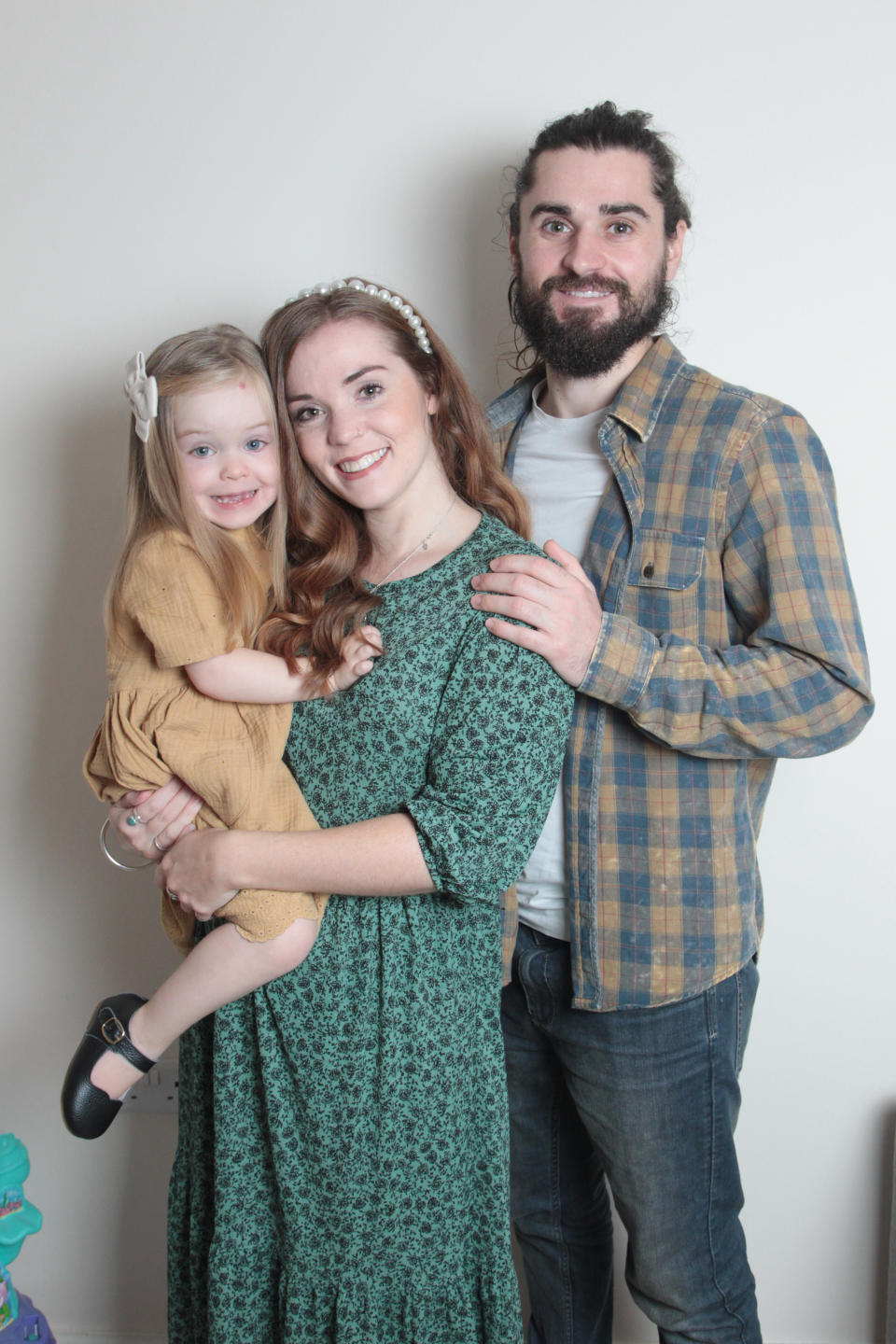 PIC BY CATERS NEWS (PICTURED From the left Kovah, Crystal George and Mike Gray) A young woman says she fell pregnant due to popular detox tea brand 'Bootea' after claiming it counteracted her contraceptive pill. Crystal George, 27, from Sheffod, Bedfordshire, decided to start a '14 day teatox' before going on holiday with her partner, Mike Gray, 28, but says she had no idea it would affect her contraceptive. After returning from her holiday, Crystal says she felt unwell and thought she'd caught an illness - but three months later Crystal discovered she was in fact 13 weeks pregnant. SEE CATERS COPY. 