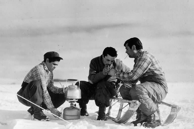 Mateada en el frío de la Antártida, 1963